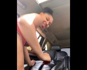 Livvy Shakes her Fat Ass in the Car