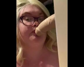 Bbw sucks dildo like crazy