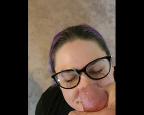 Slut gets facial for lunch break