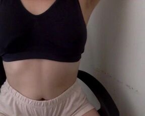 FETISH TINY WAIST- Cute 18 years old latina, brush her hair and read OnlyFans:studentwhoneedsmoney