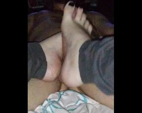 Daddy loves my sexy feet on his cock!