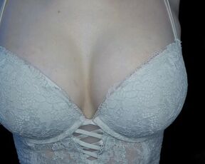 SHAKING MY BIG TITS IN WHITE LACE BRA ON WEBCAM