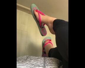 @tici_feet tici feet tici_feet dangling and shoeplaying again