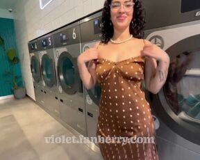 Alt tattooed girl flashes boobs and pussy at laundromat