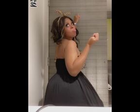 Shakin this Big Ass in a Dress