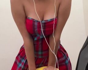 POV: Crossing legs masturbation on a gaming chair????(Cute babe latina)